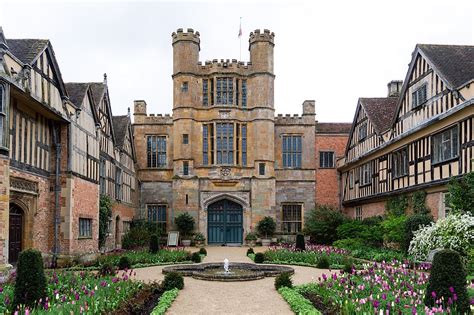 tudor houses in england